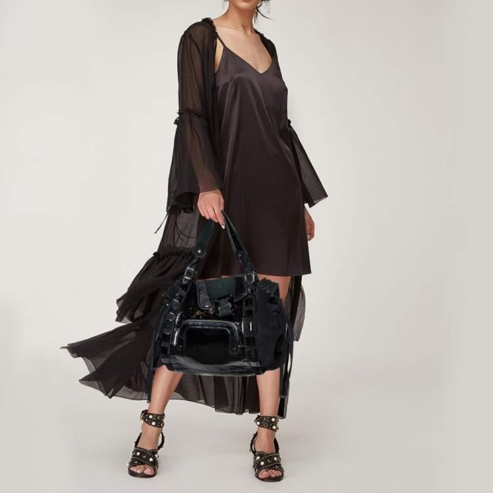 1This is a Versace purple patent leather loop detail shoulder bag.
